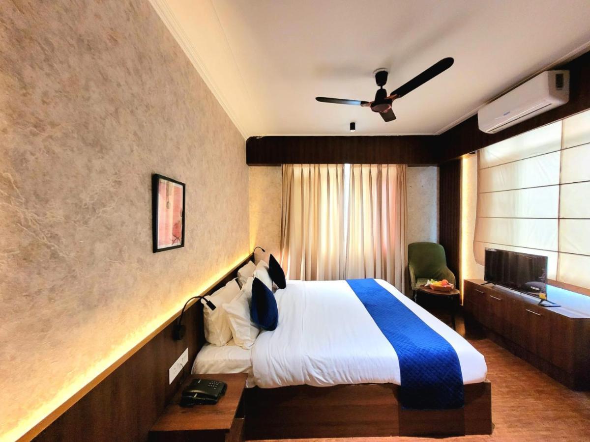 Hotel Royal Plaza Srīnagar Екстериор снимка