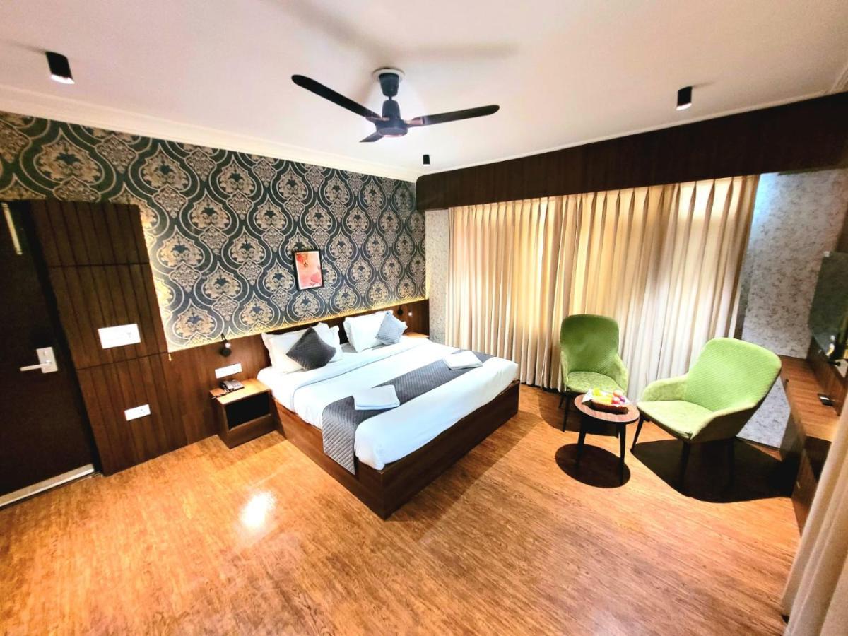 Hotel Royal Plaza Srīnagar Екстериор снимка