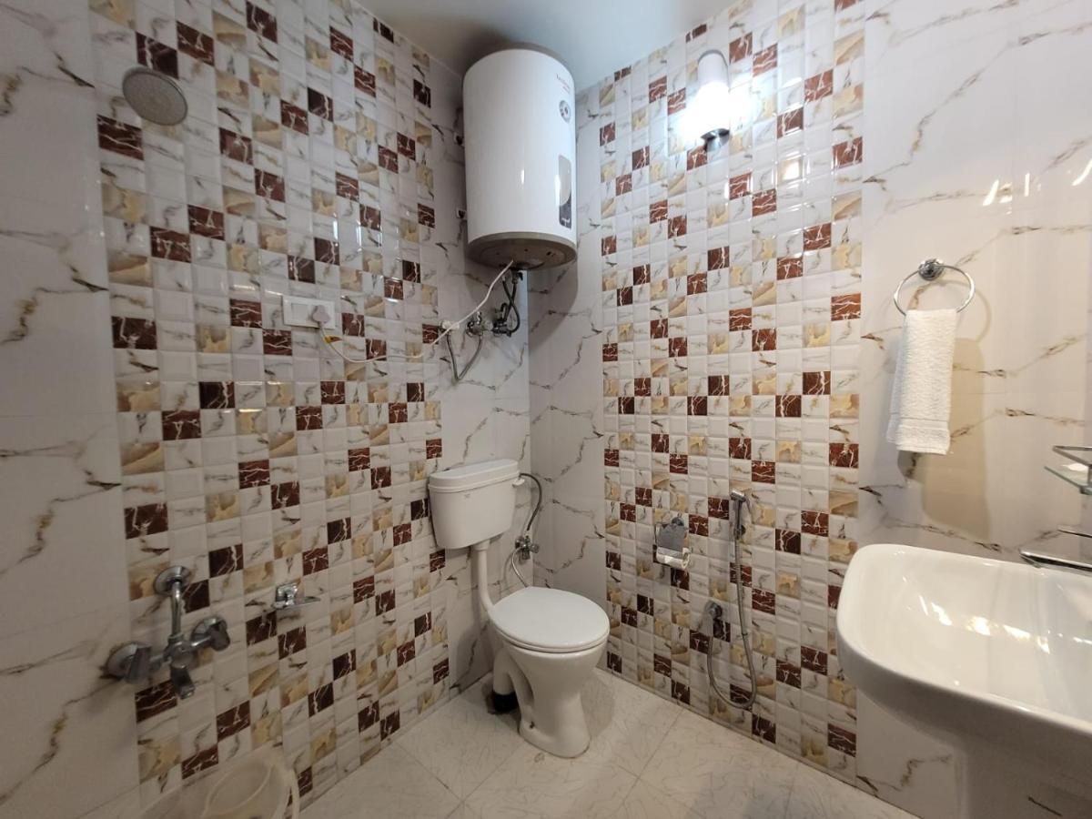 Hotel Royal Plaza Srīnagar Екстериор снимка