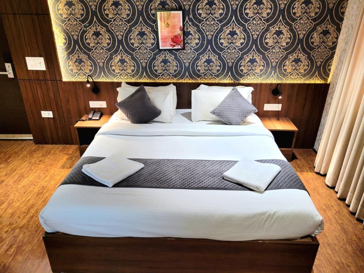 Hotel Royal Plaza Srīnagar Екстериор снимка