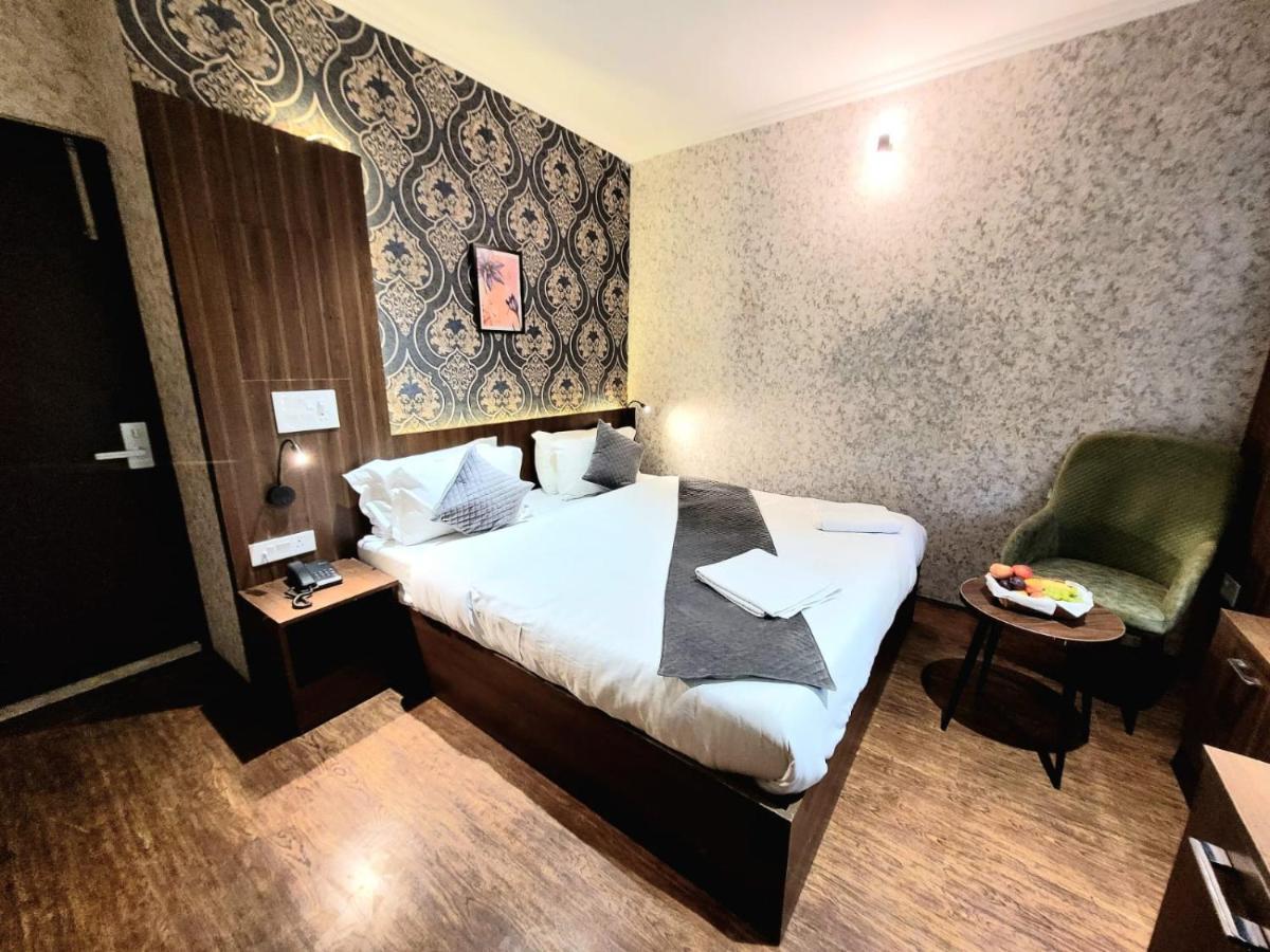 Hotel Royal Plaza Srīnagar Екстериор снимка