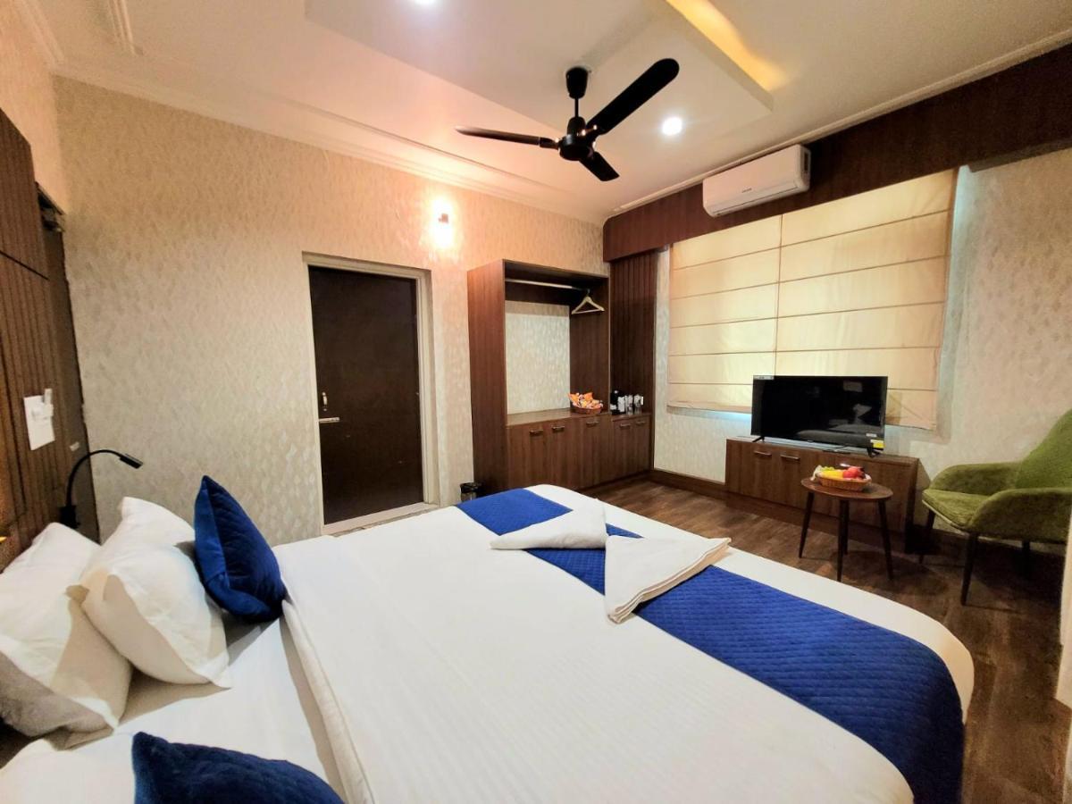 Hotel Royal Plaza Srīnagar Екстериор снимка