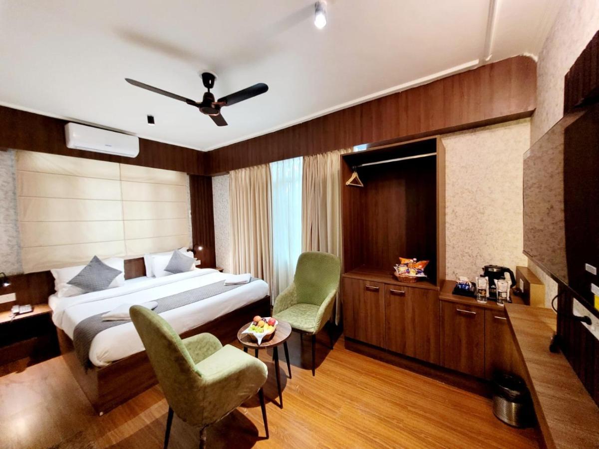 Hotel Royal Plaza Srīnagar Екстериор снимка