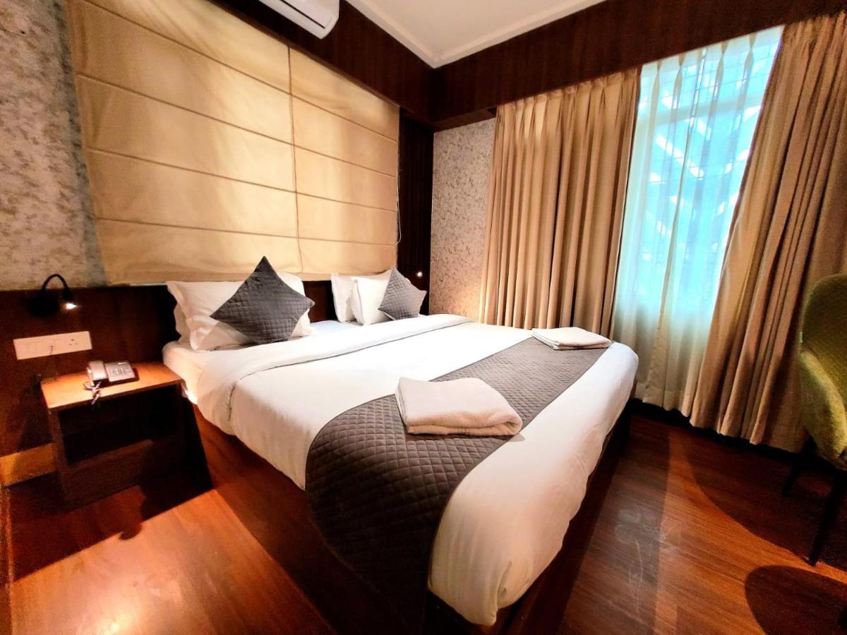 Hotel Royal Plaza Srīnagar Екстериор снимка